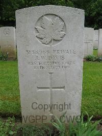 Etaples Military Cemetery - Davis, John Wellington